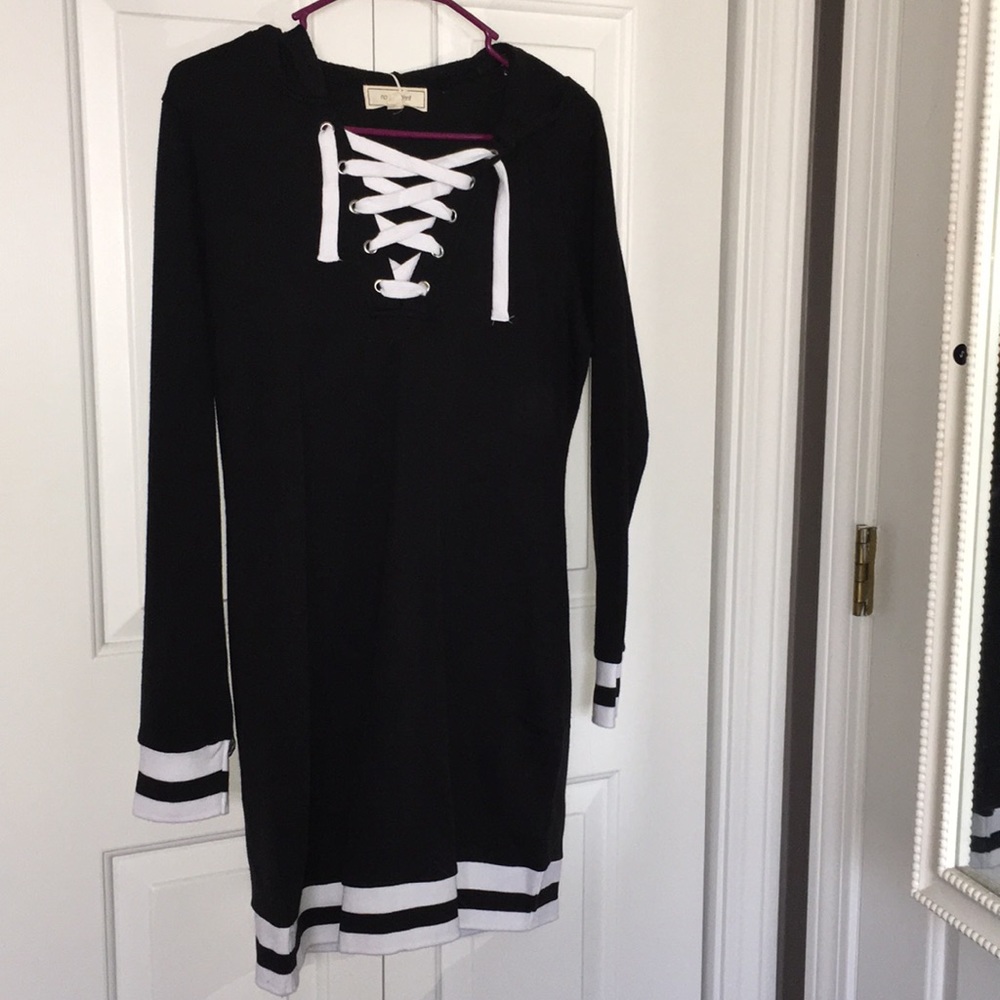 Black & white lace up dress